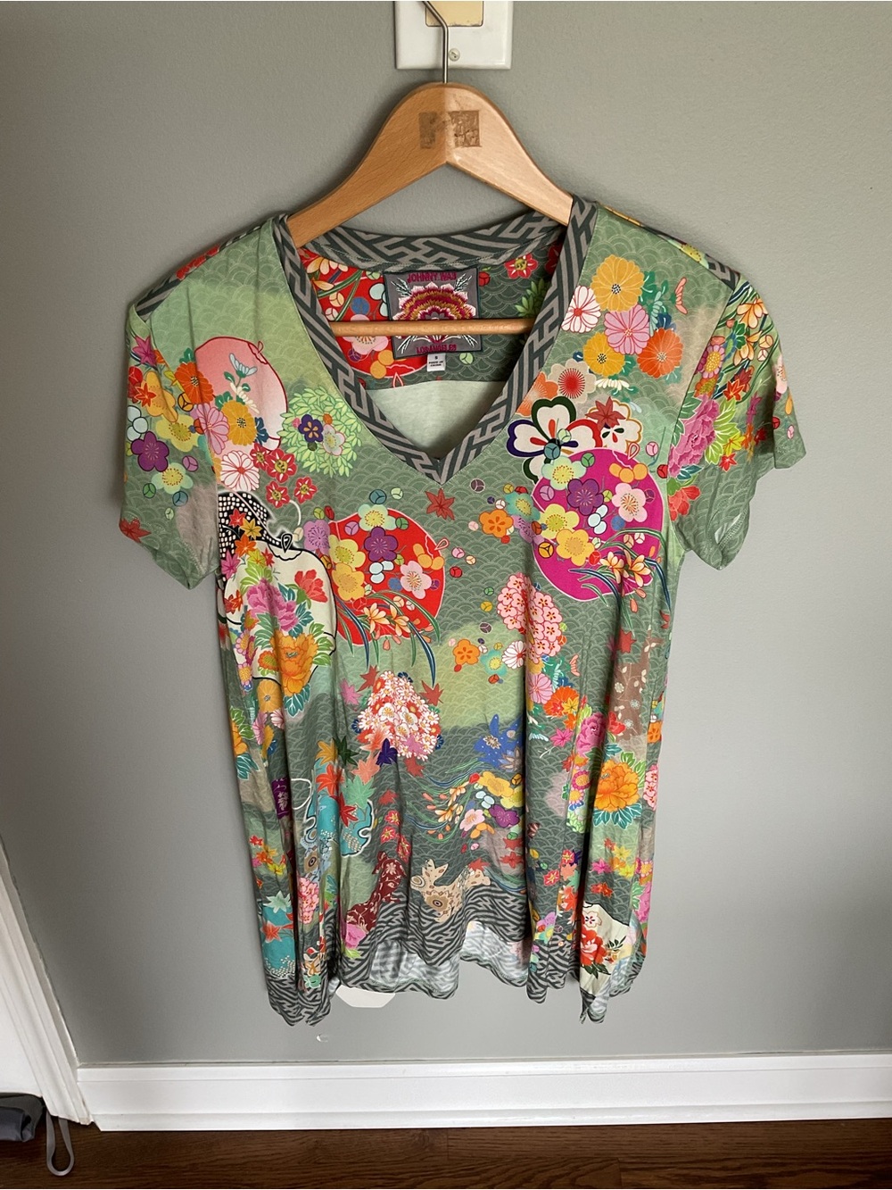 Johnny Was  Lapin Drape Green V-Neck Tunic with Multicolor Motifs